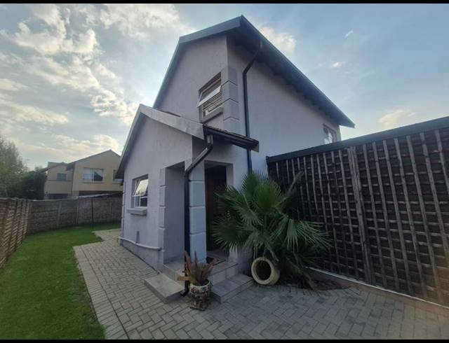4 BEDROOM CLUSTER FOR SALE IN GLEN MARAIS
